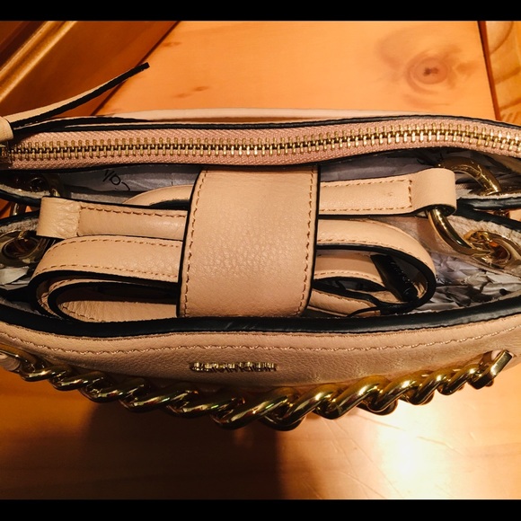 ⭐️⭐️2X. HOST PICK⭐️⭐️ NWT 💯% Authentic Calvin Klein Leather Crossbody - Picture 14 of 16